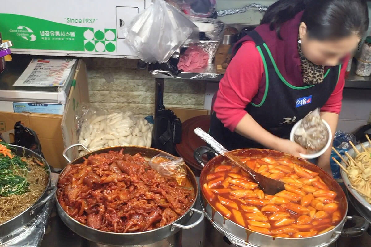 広蔵市場でチャプチェやおでん、トッポギをお持ち帰り