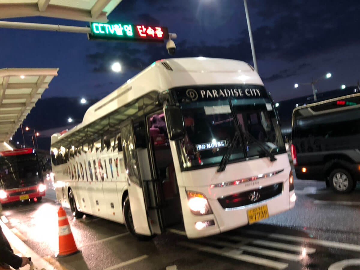 大人女子旅 韓国 仁川国際空港からパラダイスシティホテル行きのシャトルバスへ