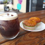 グアムの海沿いカフェ「コーヒースラット(coffee slut)」でコールドブリューナイトロコーヒーを飲んでみた！