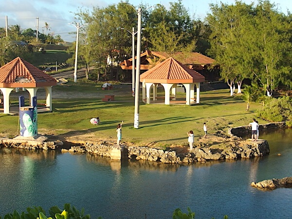 グアム南部エリアにあるローカルの憩いの場「イナラハン天然プール」は透明度抜群！