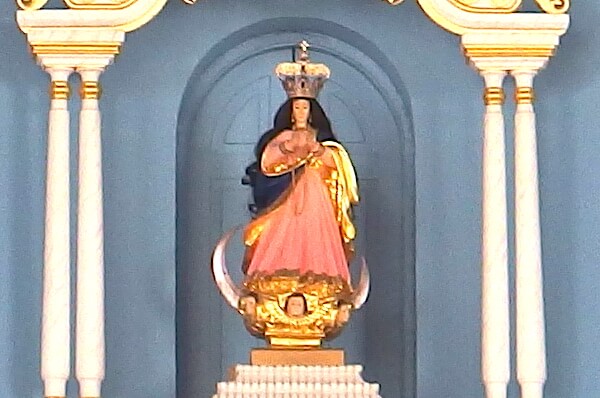 聖母マリア大聖堂（ハガニア大聖堂バシリカ）とスペイン広場でグアムの歴史を知る