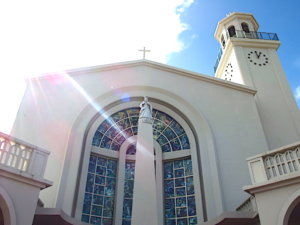 グアムの歴史を知る聖母マリア大聖堂（ハガニア大聖堂バシリカ）とスペイン広場