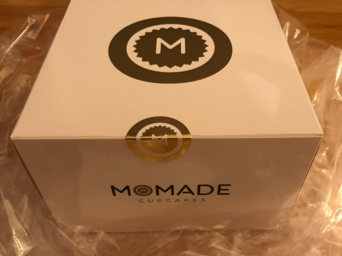 アントワープの「MOMADE CUPCAKE」で買ったカップケーキをホテルに持ち帰り