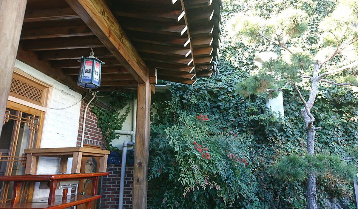 ハングッジプ（韓国の家）の中庭