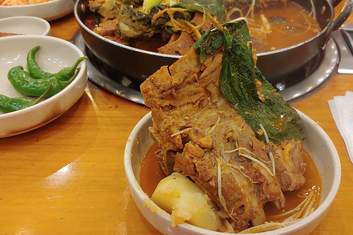 韓国のどこよりもおいしい！味も量も大満足の韓国料理「チョマルカムジャタン」
