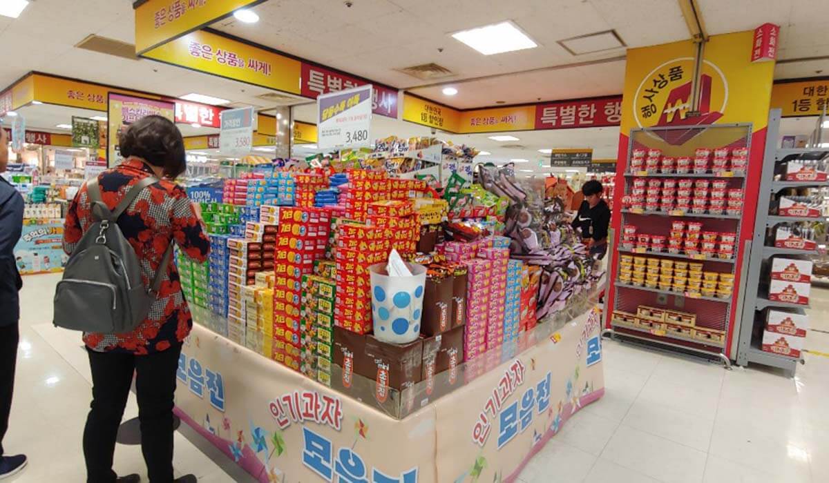 韓国Eマートでクッキーやチョコレート、スナック菓子など何でも好きなものを7個選んで3,480ウォン（約320円）！