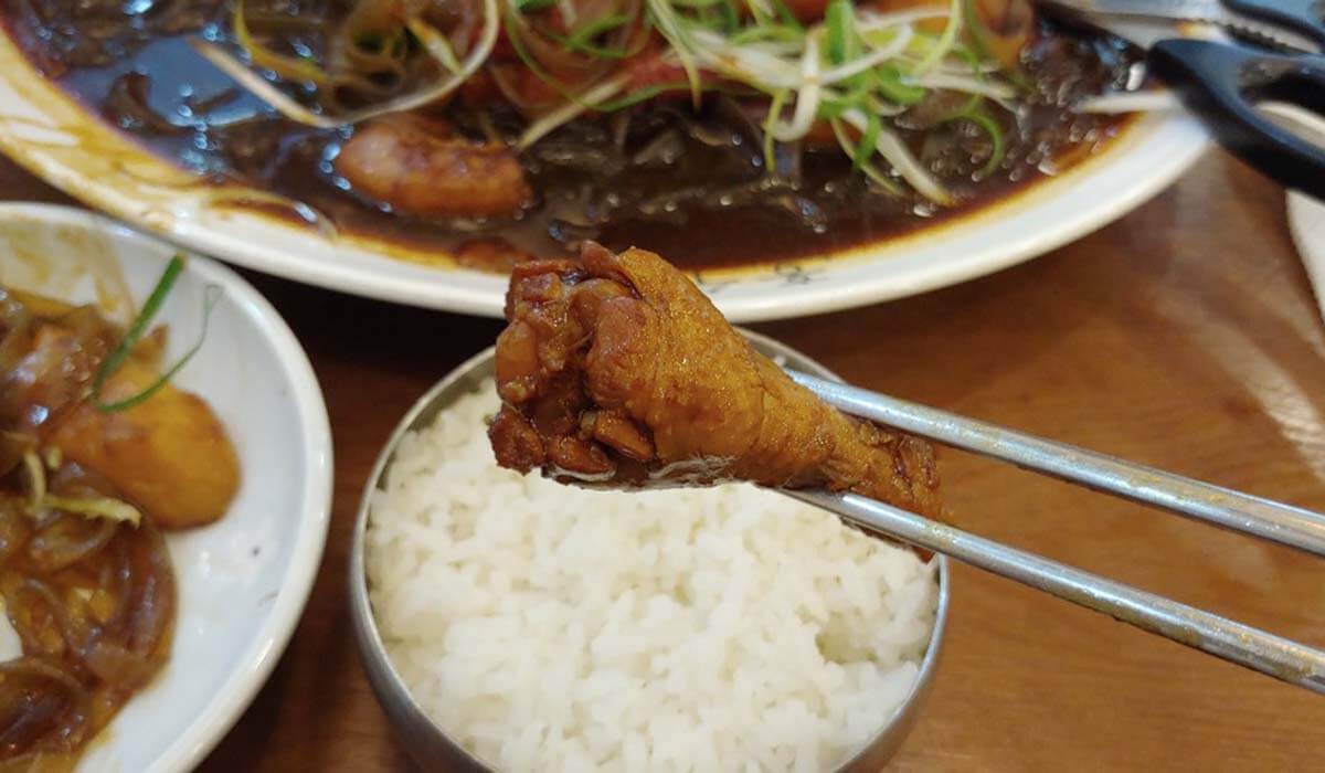 韓国旅行の絶品グルメ！人気沸騰中の「ホンスゲチムタク」メインの鶏肉