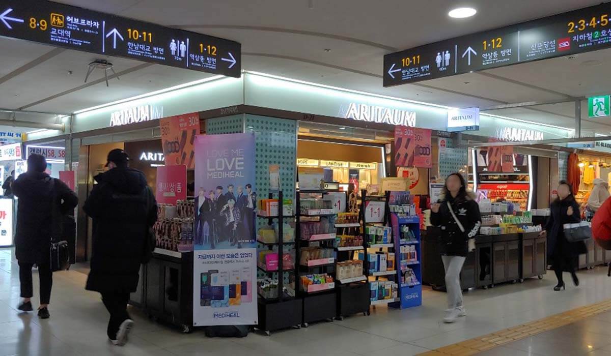 ハンユルの製品は、韓国全国にあるアモーレパシフィックのコスメショップ「ARITAUM（アリタウム）」