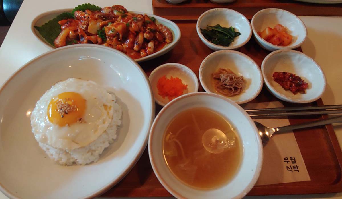 一人旅でも安心！江南「ムウォルシクタク（舞月食卓）」でオシャレな韓国料理のランチを堪能♡